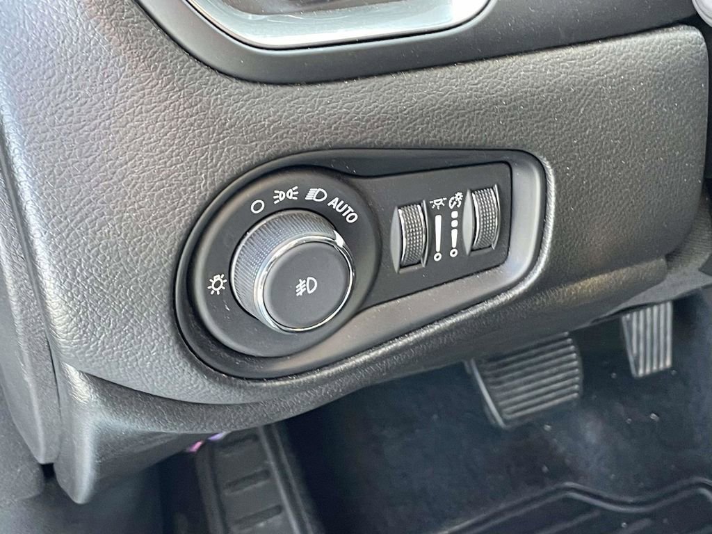 Used 2022 Jeep Renegade Latitude w/ Convenience Group image 27