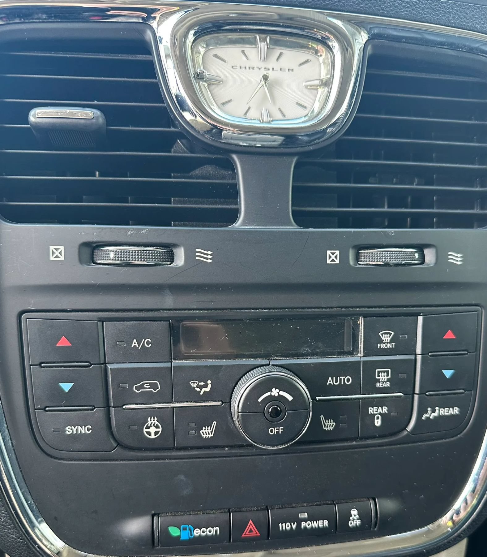 Used 2011 Chrysler Town & Country Touring-L w/ Driver Convenience Group FWD image 20