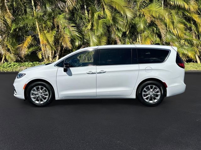 New 2026 Chrysler Pacifica Limited image 2