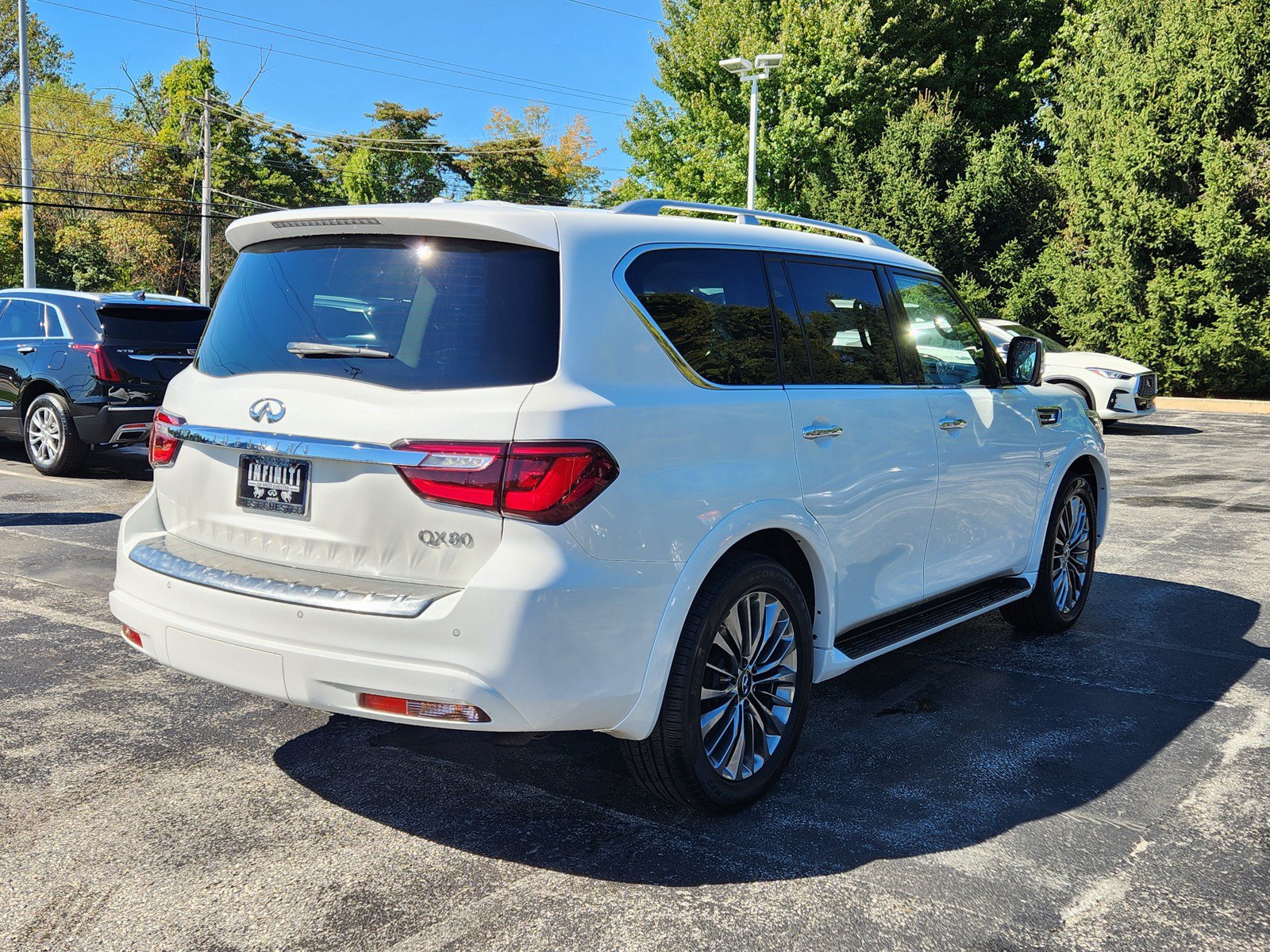 Used 2018 INFINITI QX80 4WD w/ Deluxe Technology Package image 4