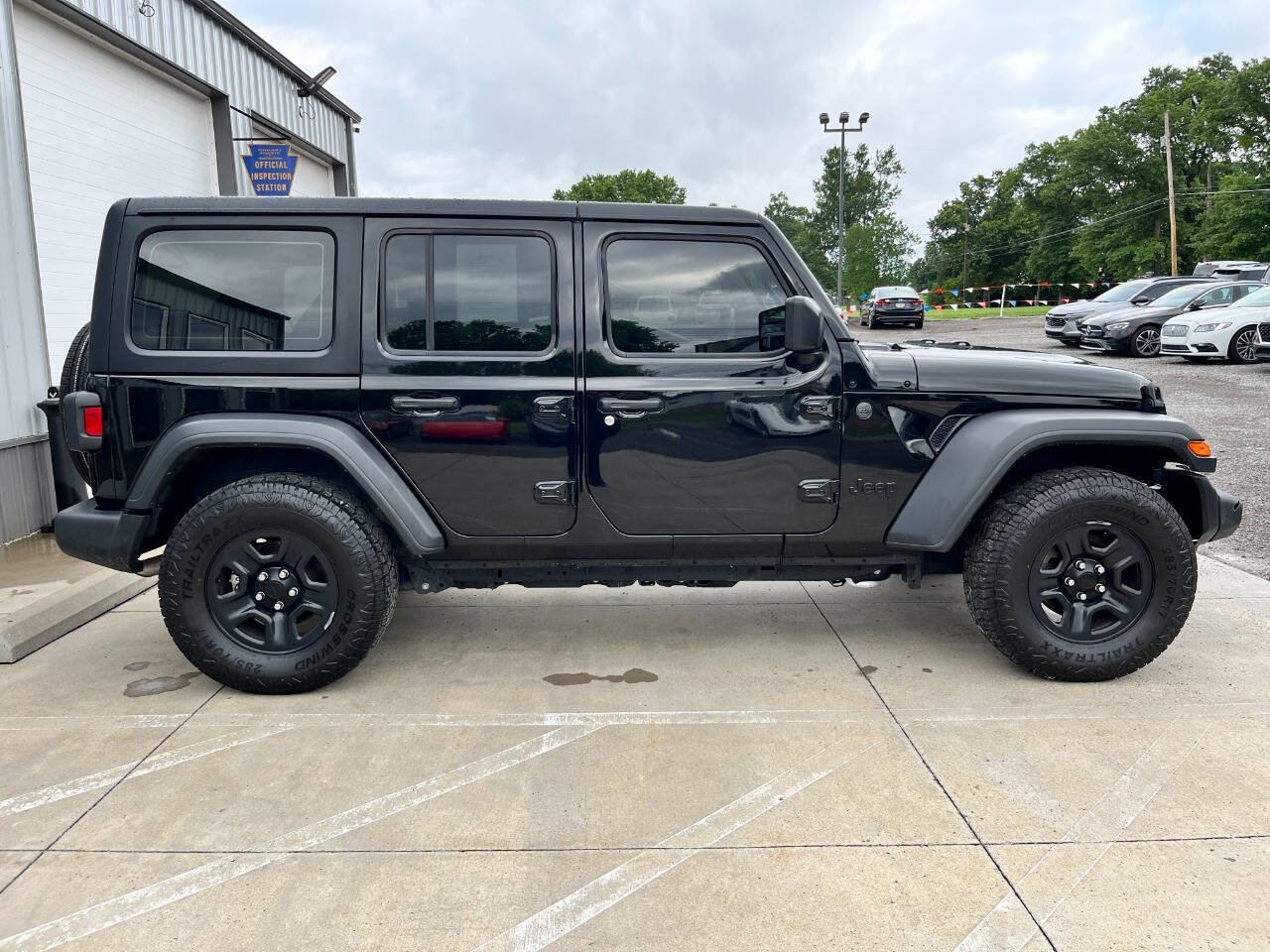 Used 2024 Jeep Wrangler Unlimited Sport AWD/4WD image 9
