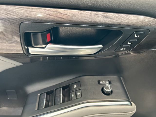 Used 2023 Toyota Highlander Platinum AWD/4WD image 10