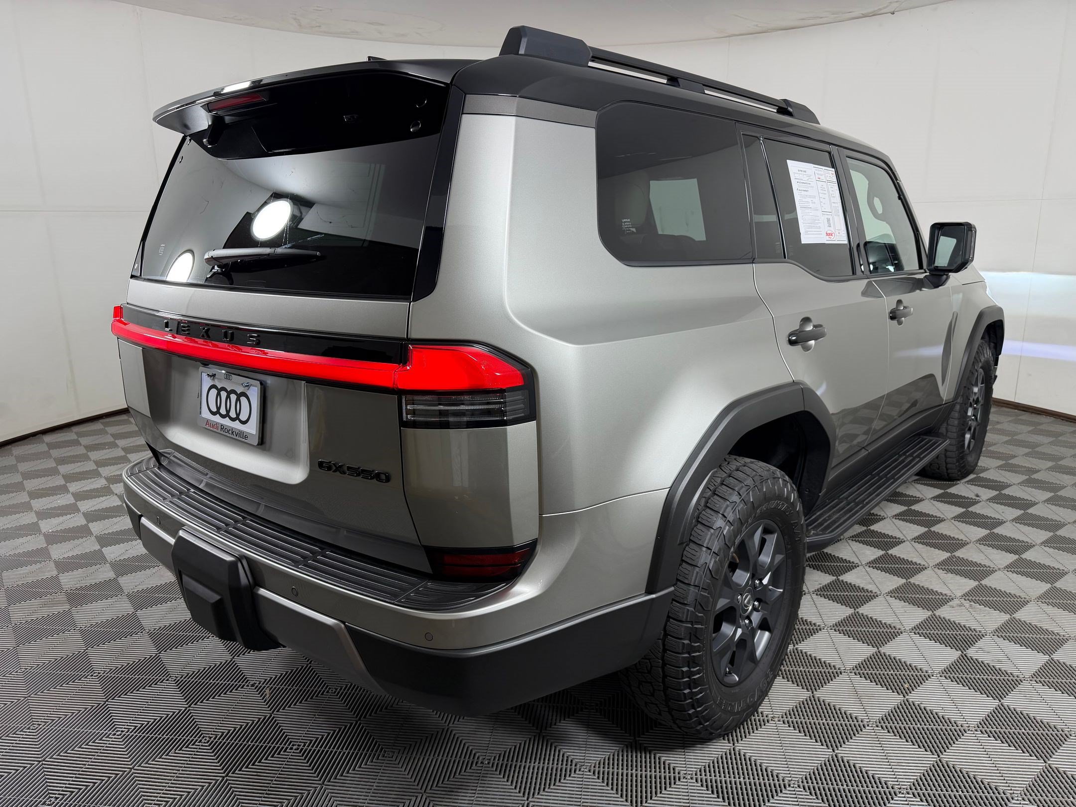 Used 2024 Lexus GX 550 AWD/4WD image 9