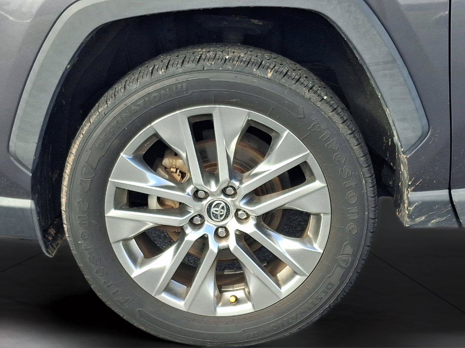 Used 2020 Toyota RAV4 XLE Premium FWD image 9