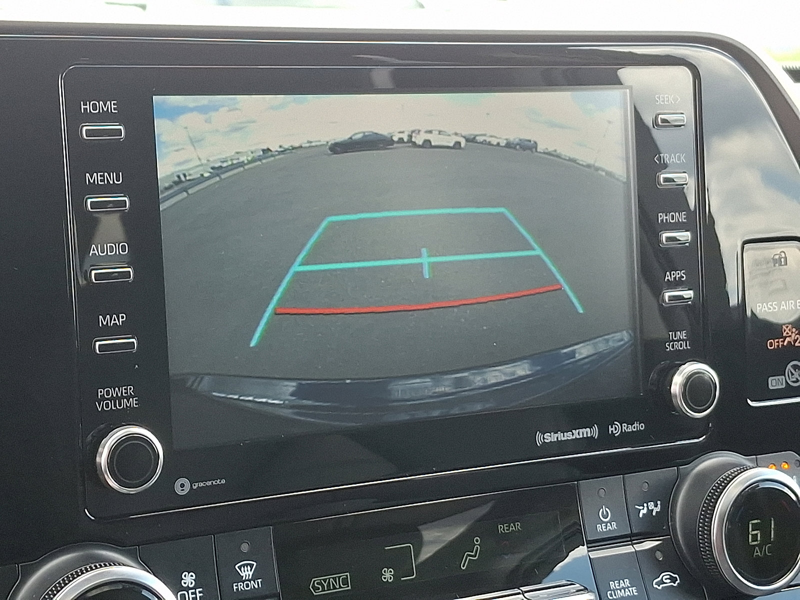 Used 2020 Toyota Highlander XLE image 20