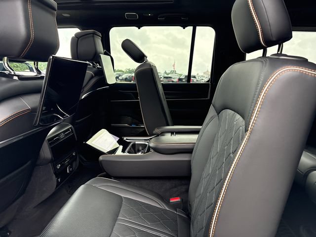 Used 2025 Jeep Grand Wagoneer Series III w/ Rear Seat Video Group 1 AWD/4WD image 19