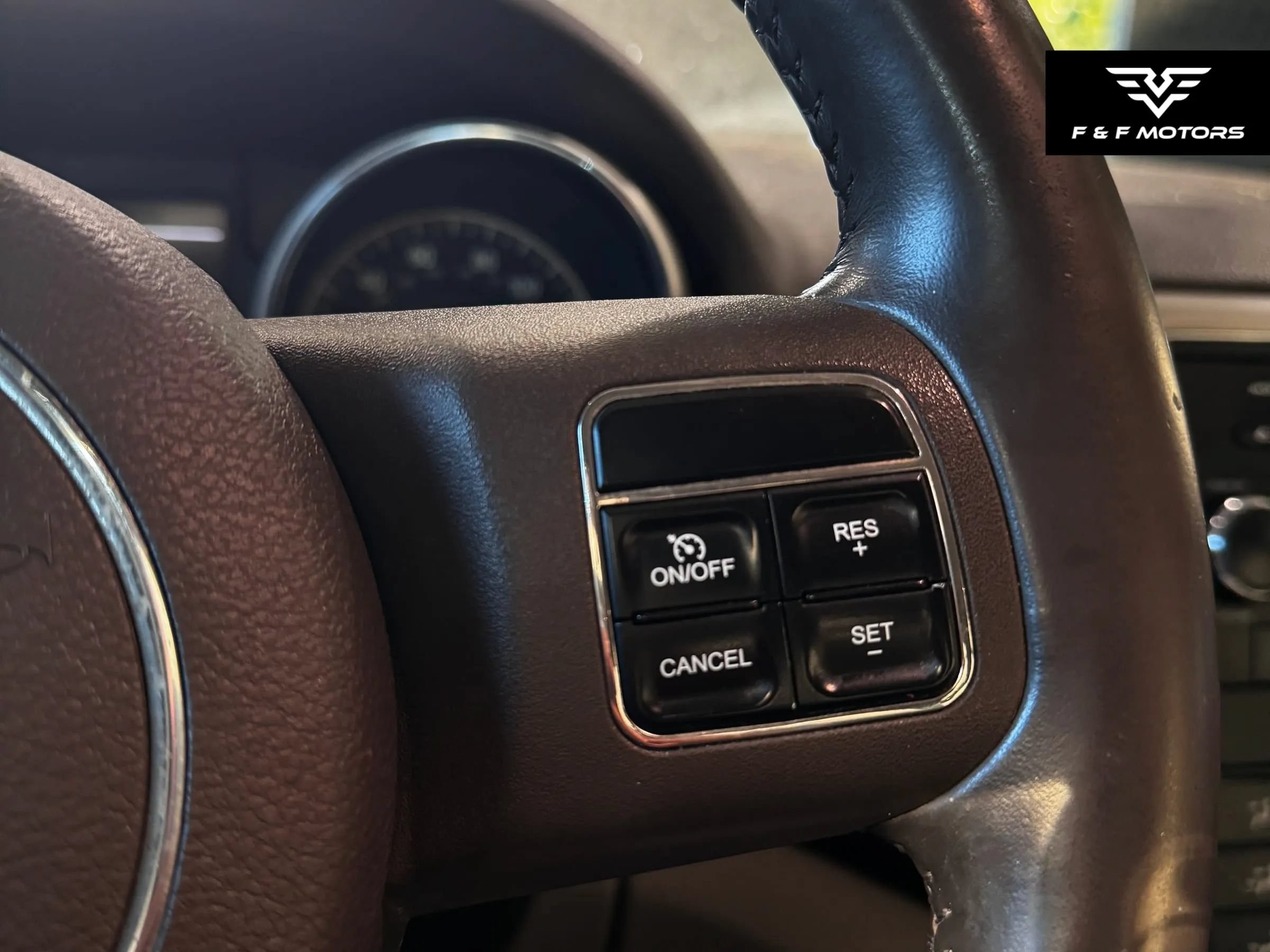 Used 2011 Jeep Grand Cherokee Laredo AWD/4WD image 13