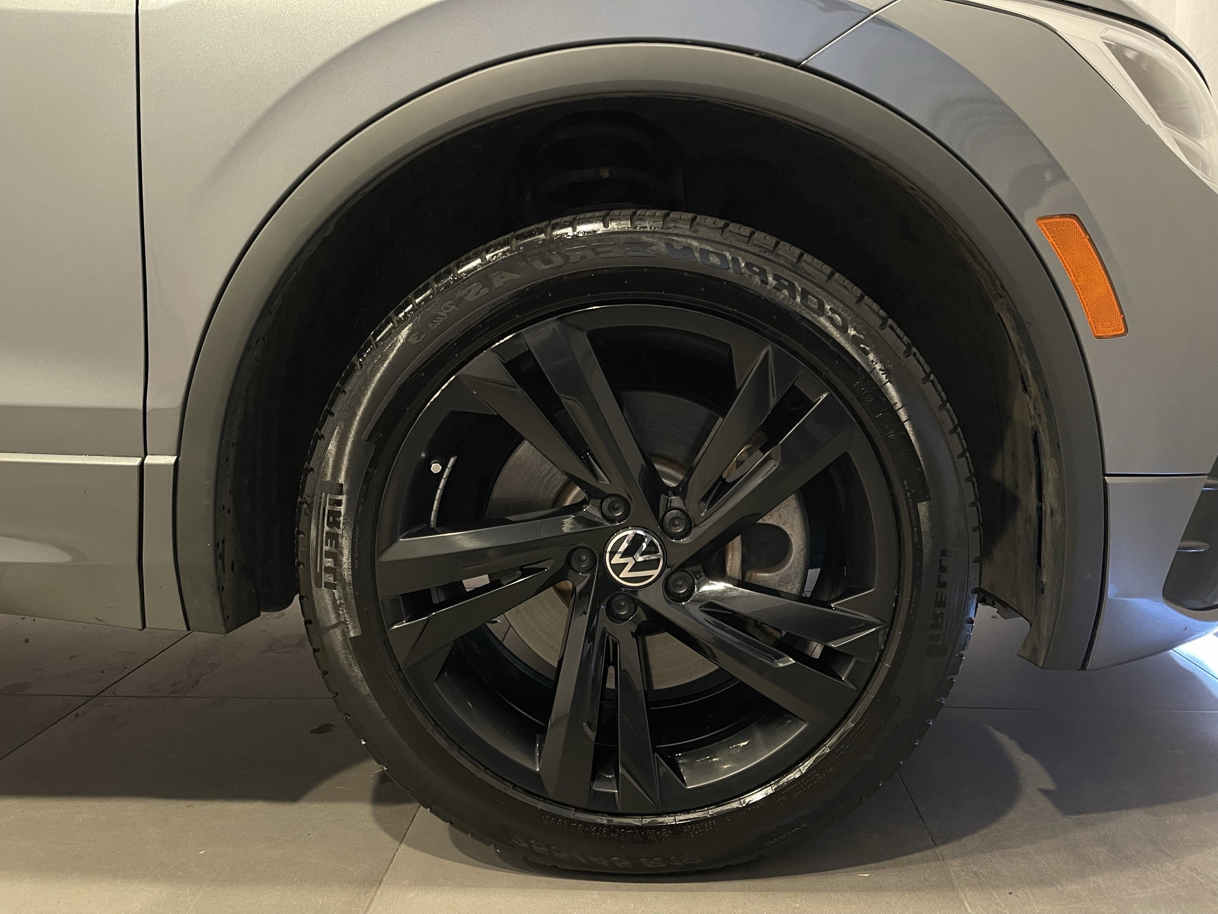 Used 2023 Volkswagen Tiguan SE R-Line AWD/4WD image 10