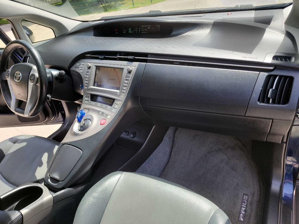 Used 2014 Toyota Prius Four w/ Solar Roof Package FWD image 32