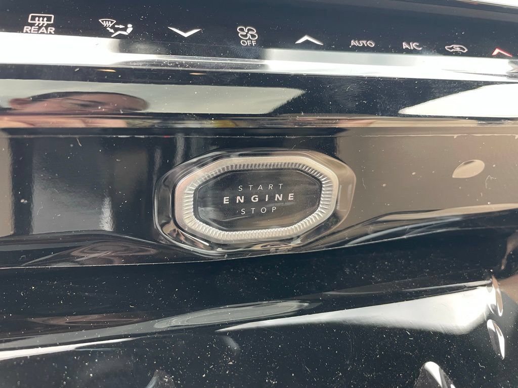 New 2026 Jeep Grand Cherokee L Limited w/ Luxury Tech Group II AWD/4WD image 9
