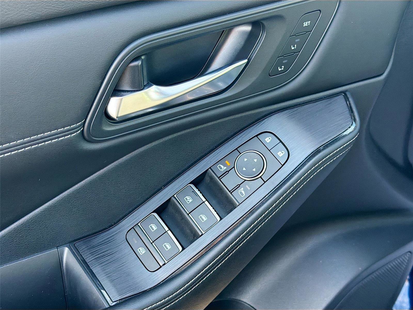 Used 2025 Nissan Rogue SL w/ Tech Package image 20