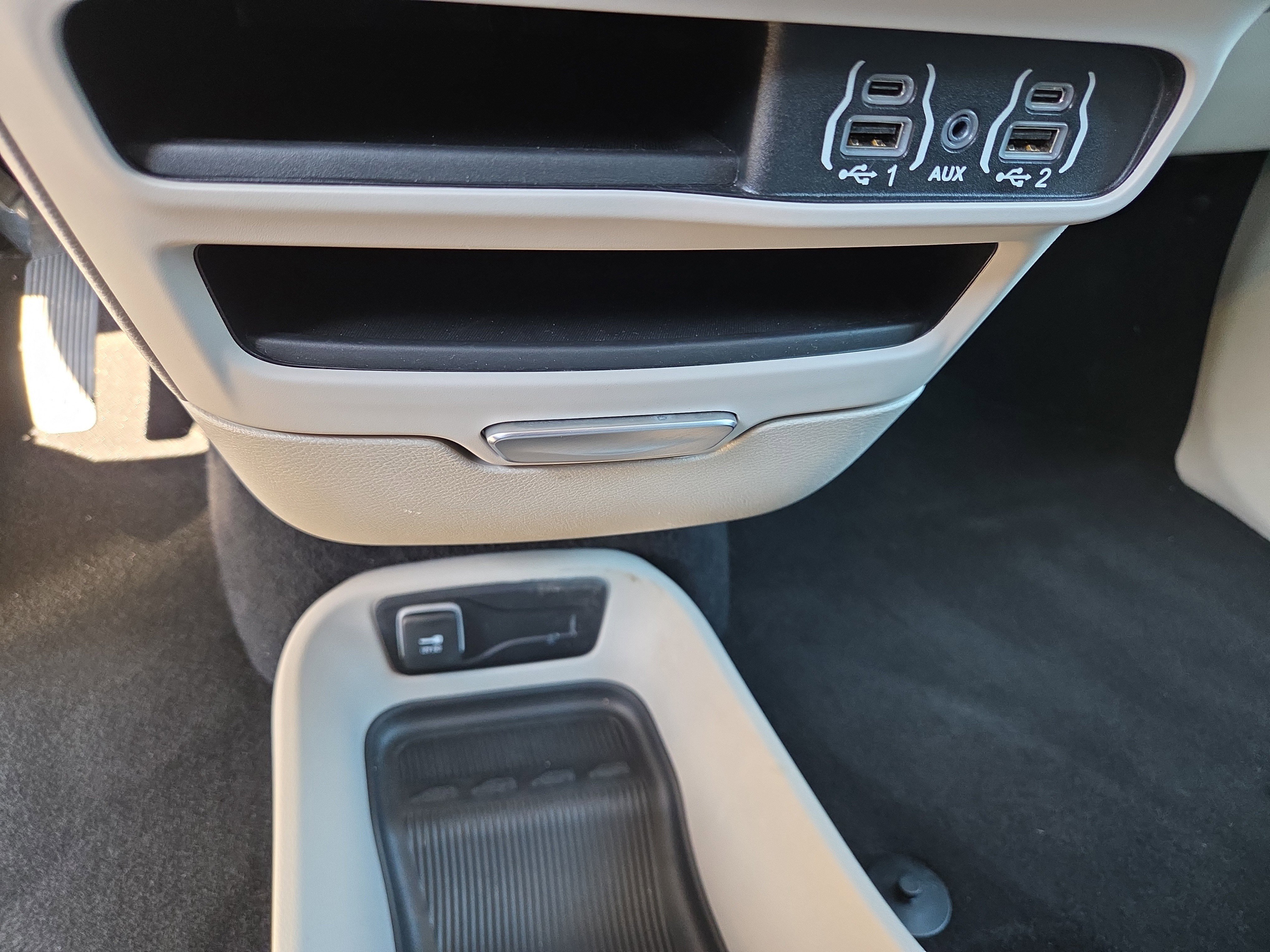 Certified 2023 Chrysler Pacifica Touring-L image 15