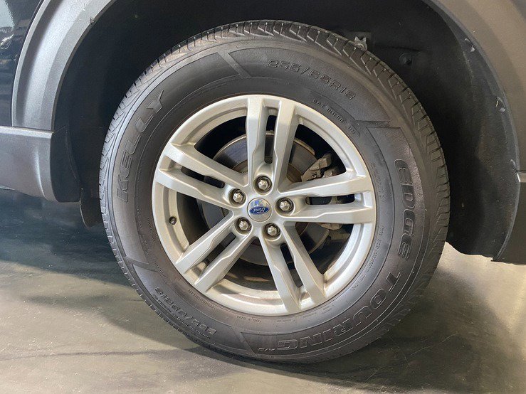 Used 2020 Ford Explorer XLT w/ Equipment Group 202A AWD/4WD image 12
