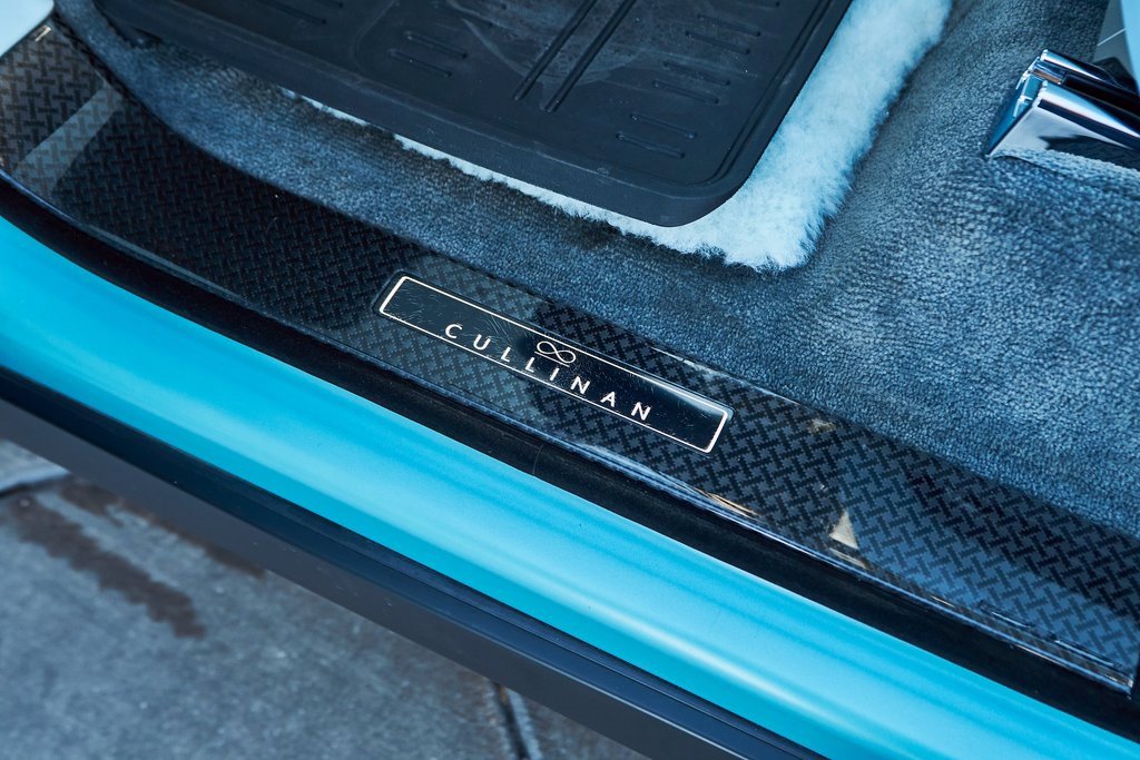 Used 2022 Rolls-Royce Cullinan Black Badge w/ Dark Exterior Package image 32