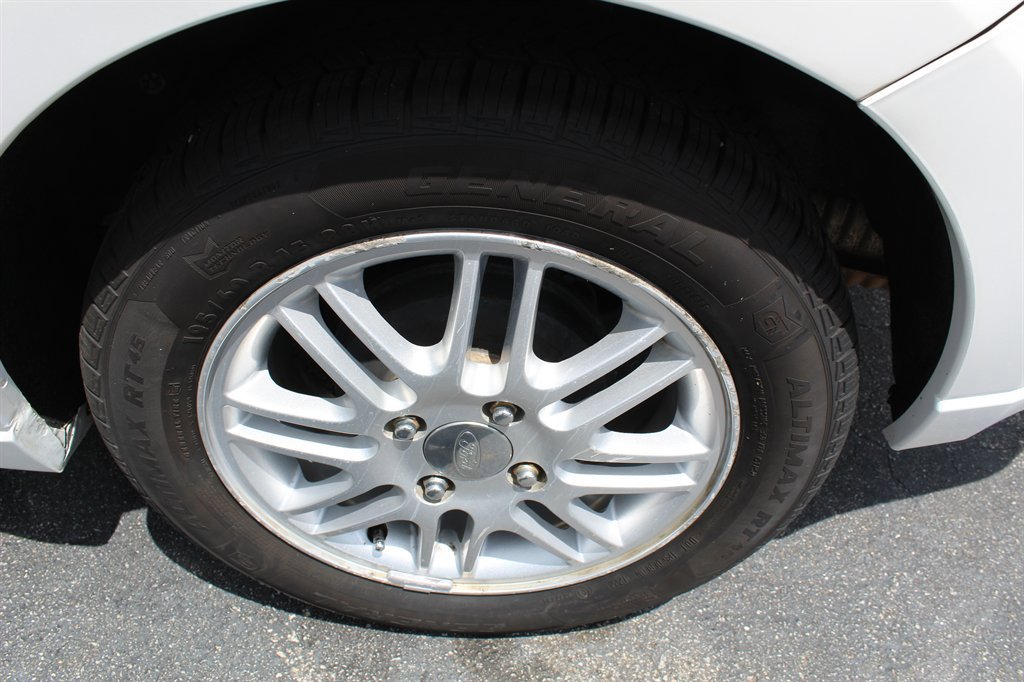 Used 2008 Ford Focus SE image 16