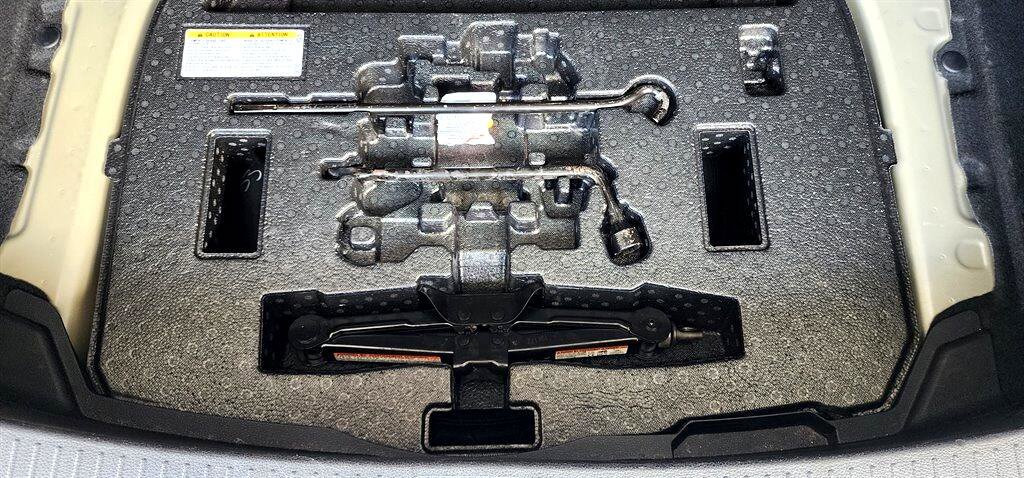 Used 2020 Toyota Corolla SE image 31