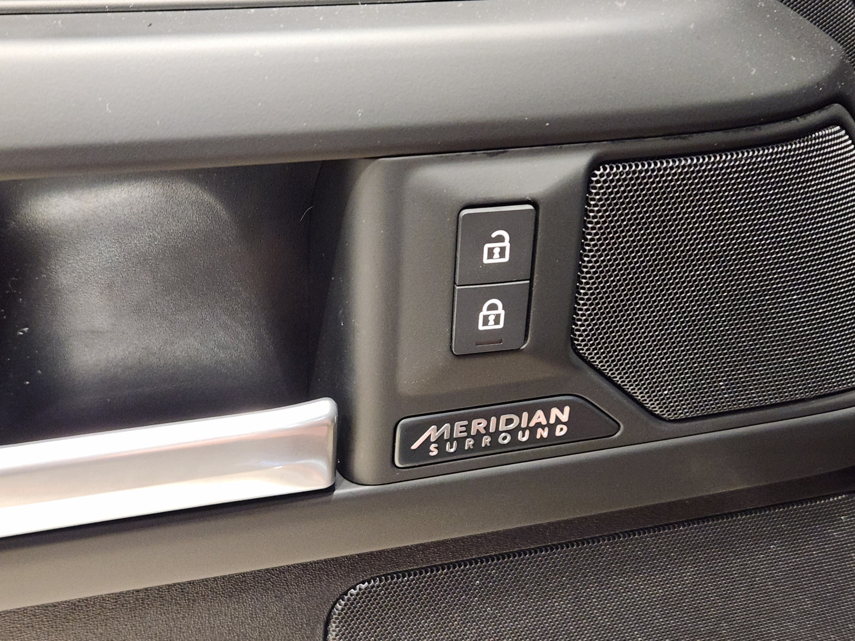 New 2026 Land Rover Defender 90 X-Dynamic SE AWD/4WD image 22