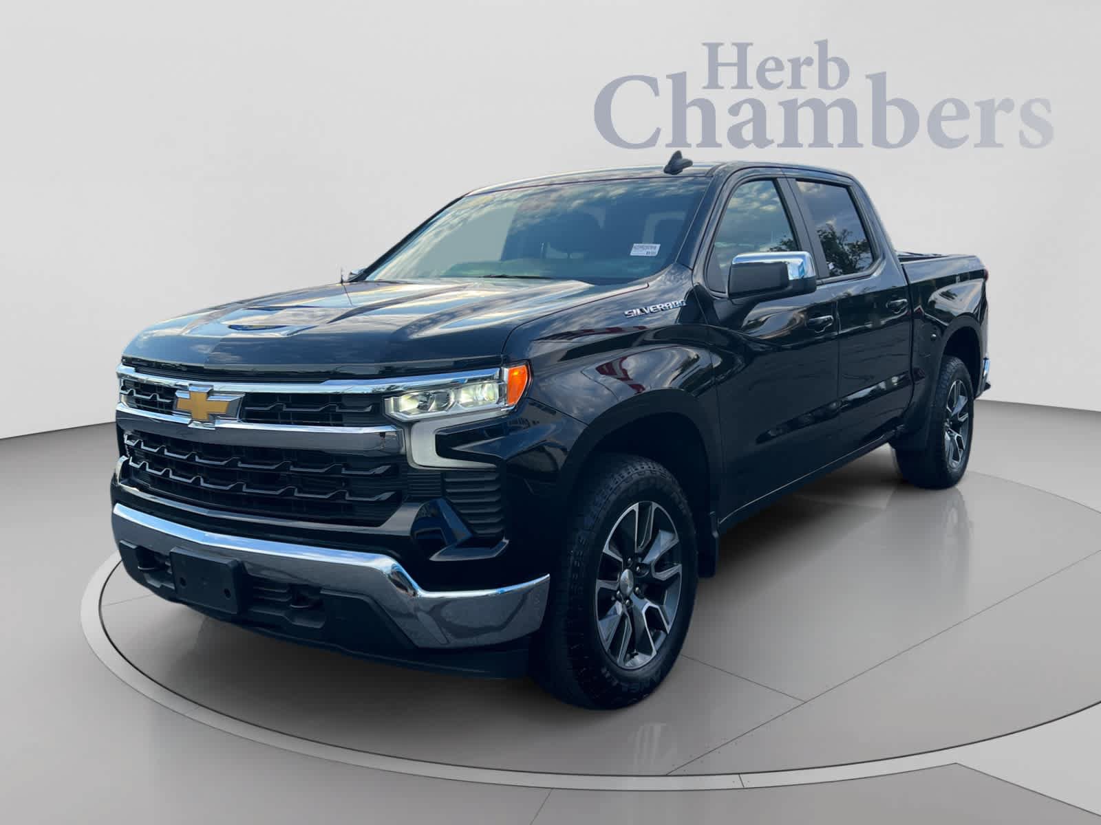 Used 2024 Chevrolet Silverado 1500 LT AWD/4WD image 4