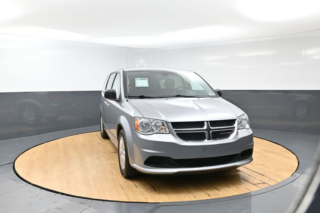 Used 2018 Dodge Grand Caravan SE w/ UConnect Hands-Free Group FWD image 4