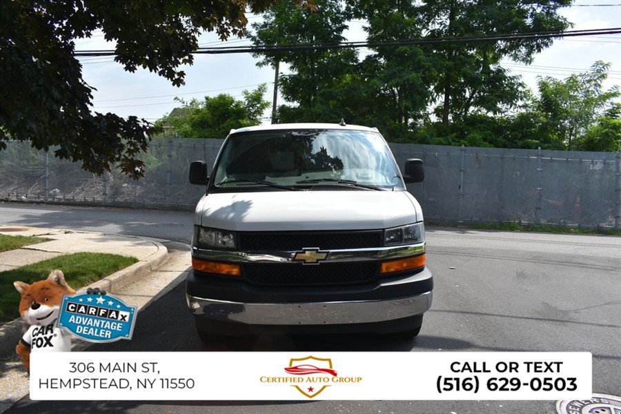 Used 2023 Chevrolet Express 3500 LT RWD image 2