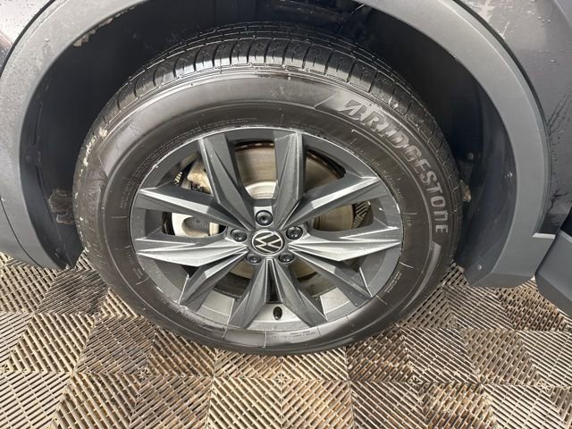 Used 2024 Volkswagen Tiguan SE image 36