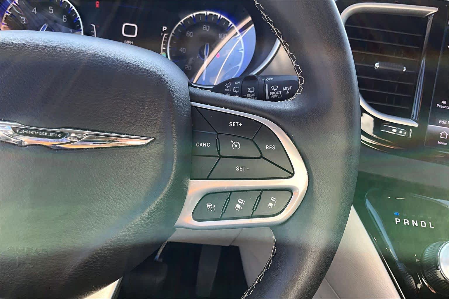 Used 2024 Chrysler Pacifica Touring-L FWD image 23