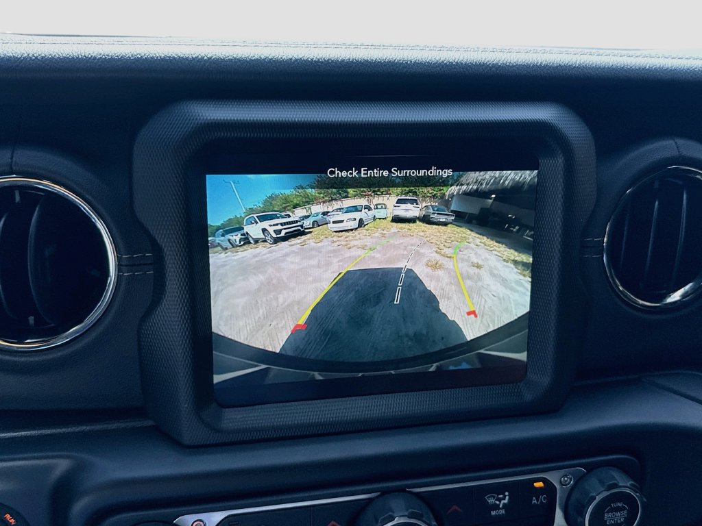 Certified 2022 Jeep Wrangler Unlimited Sahara AWD/4WD image 14