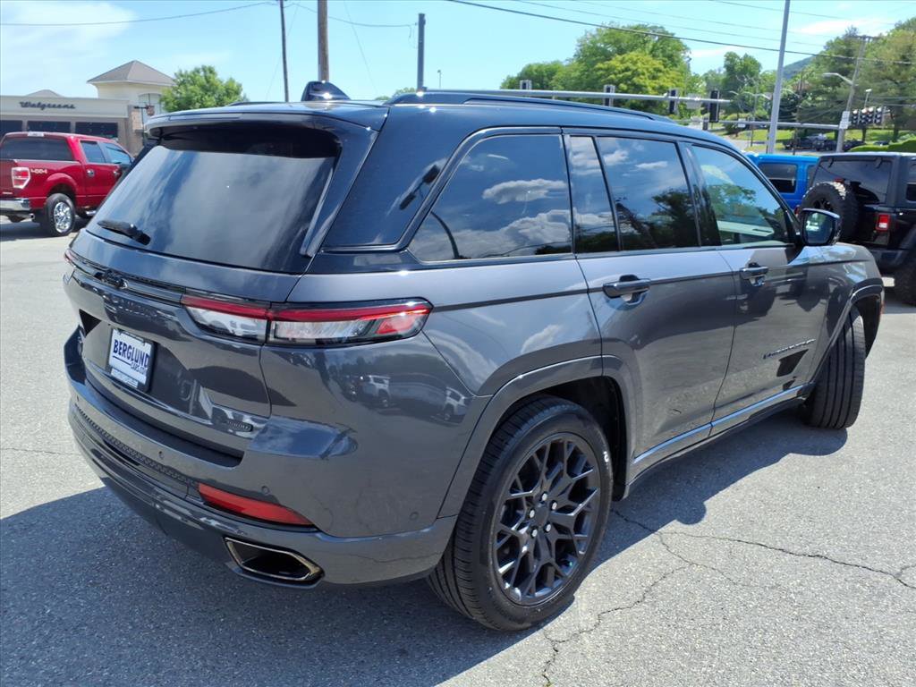 Used 2025 Jeep Grand Cherokee Summit w/ Obsidian Package AWD/4WD image 4