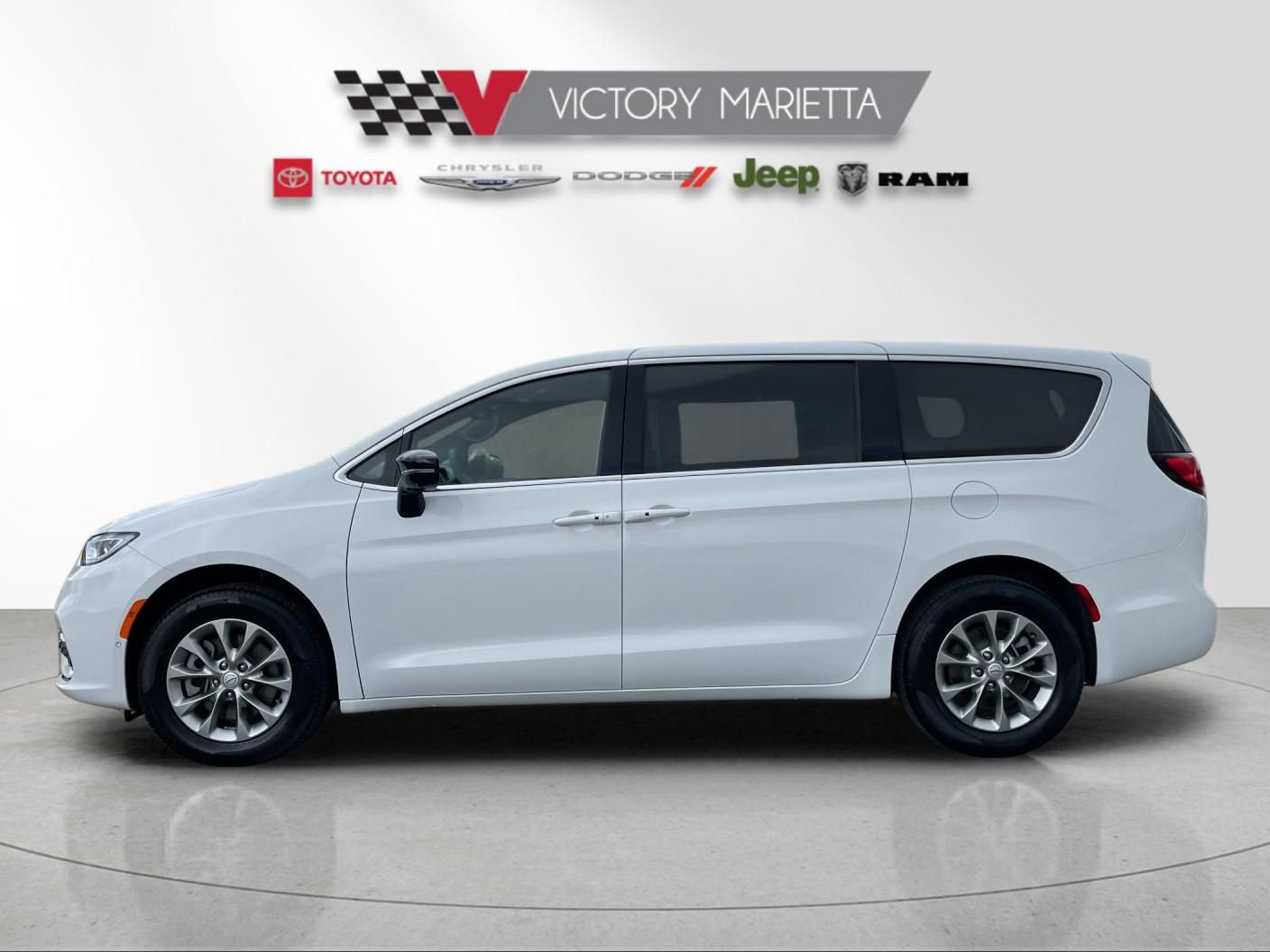 New 2026 Chrysler Pacifica Select AWD/4WD image 2