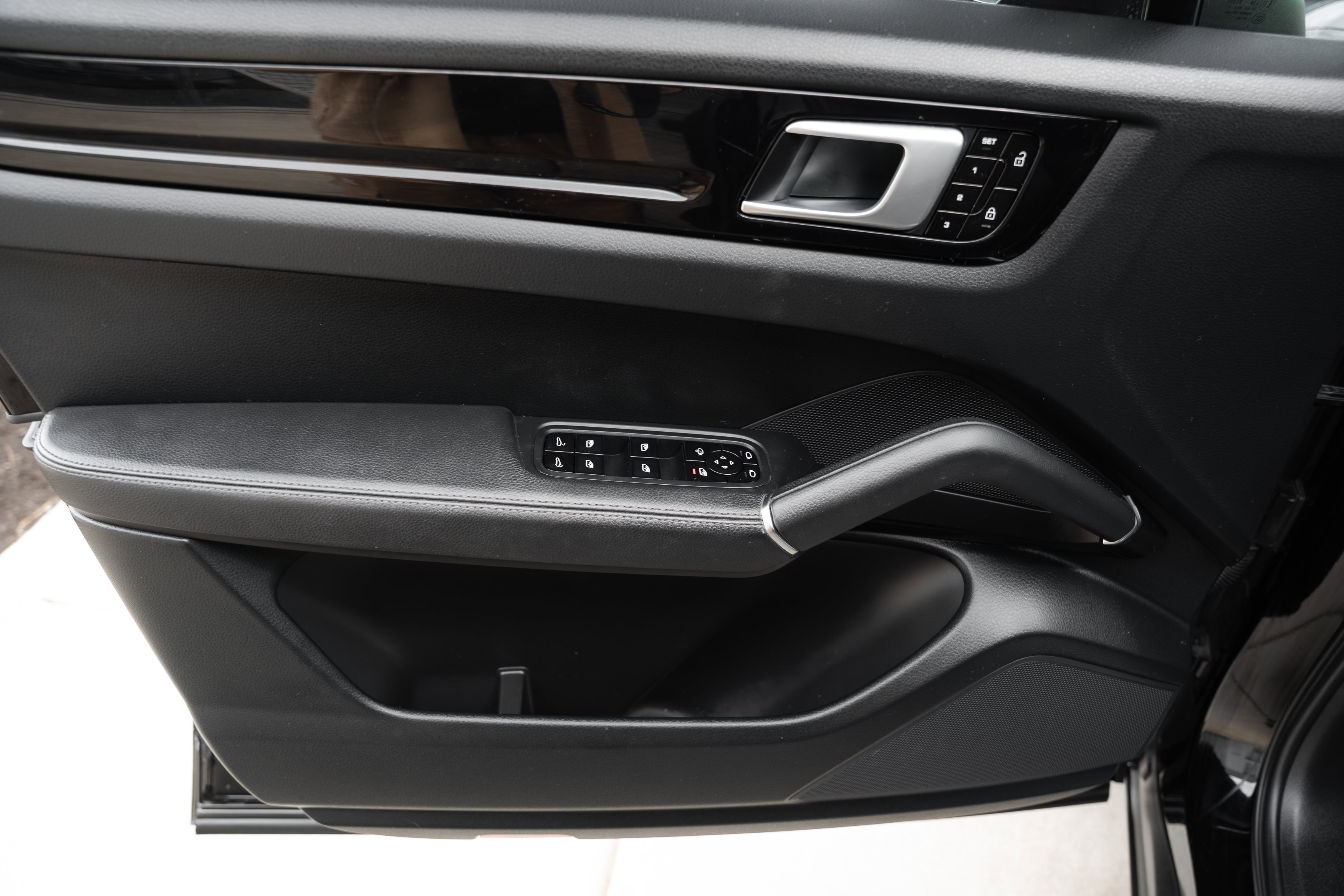 Used 2020 Porsche Cayenne S AWD/4WD image 19