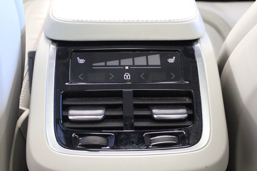 Used 2024 Volvo XC90 B6 Ultimate w/ Lounge Package image 42