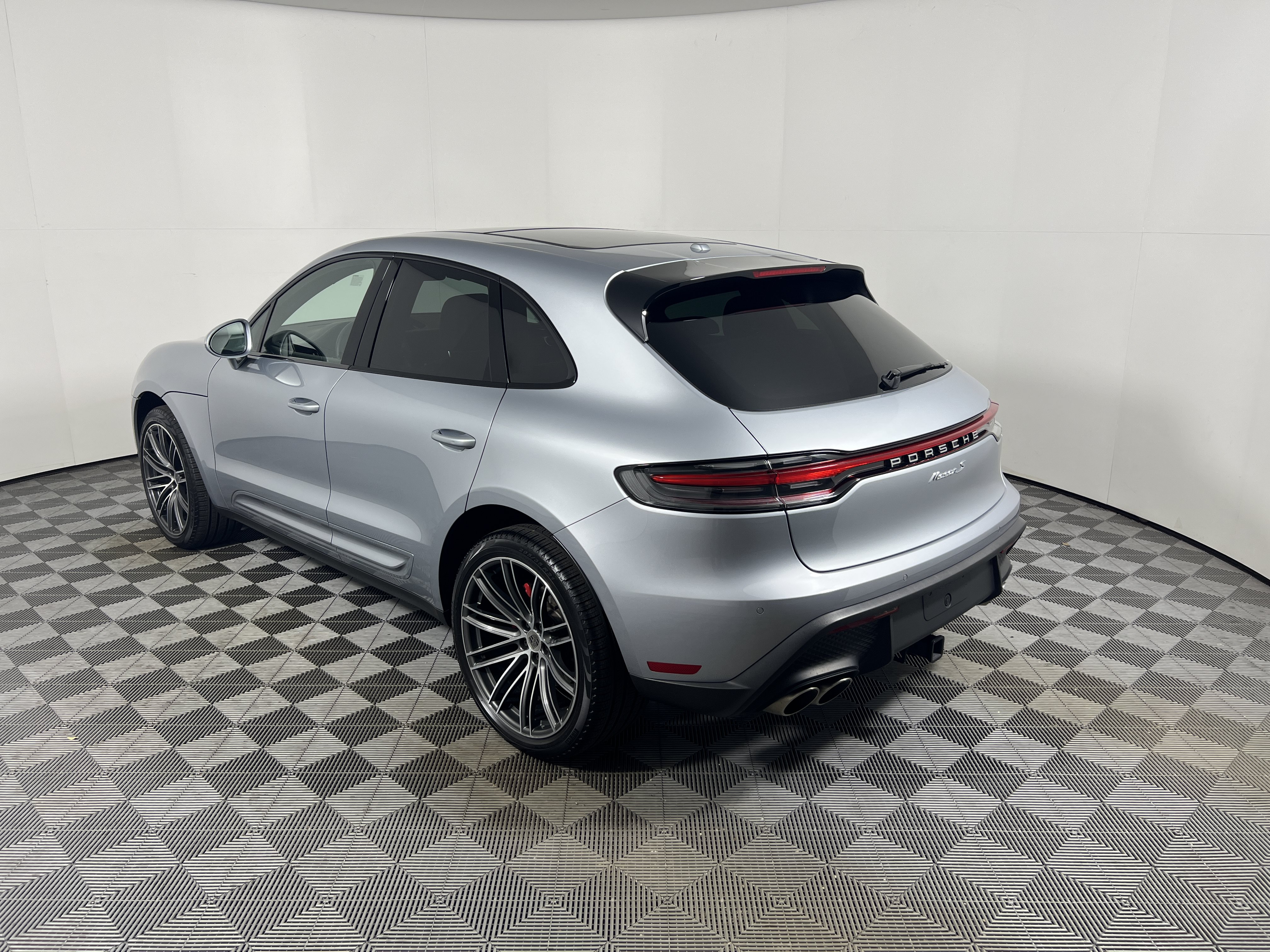Certified 2026 Porsche Macan S AWD/4WD image 3