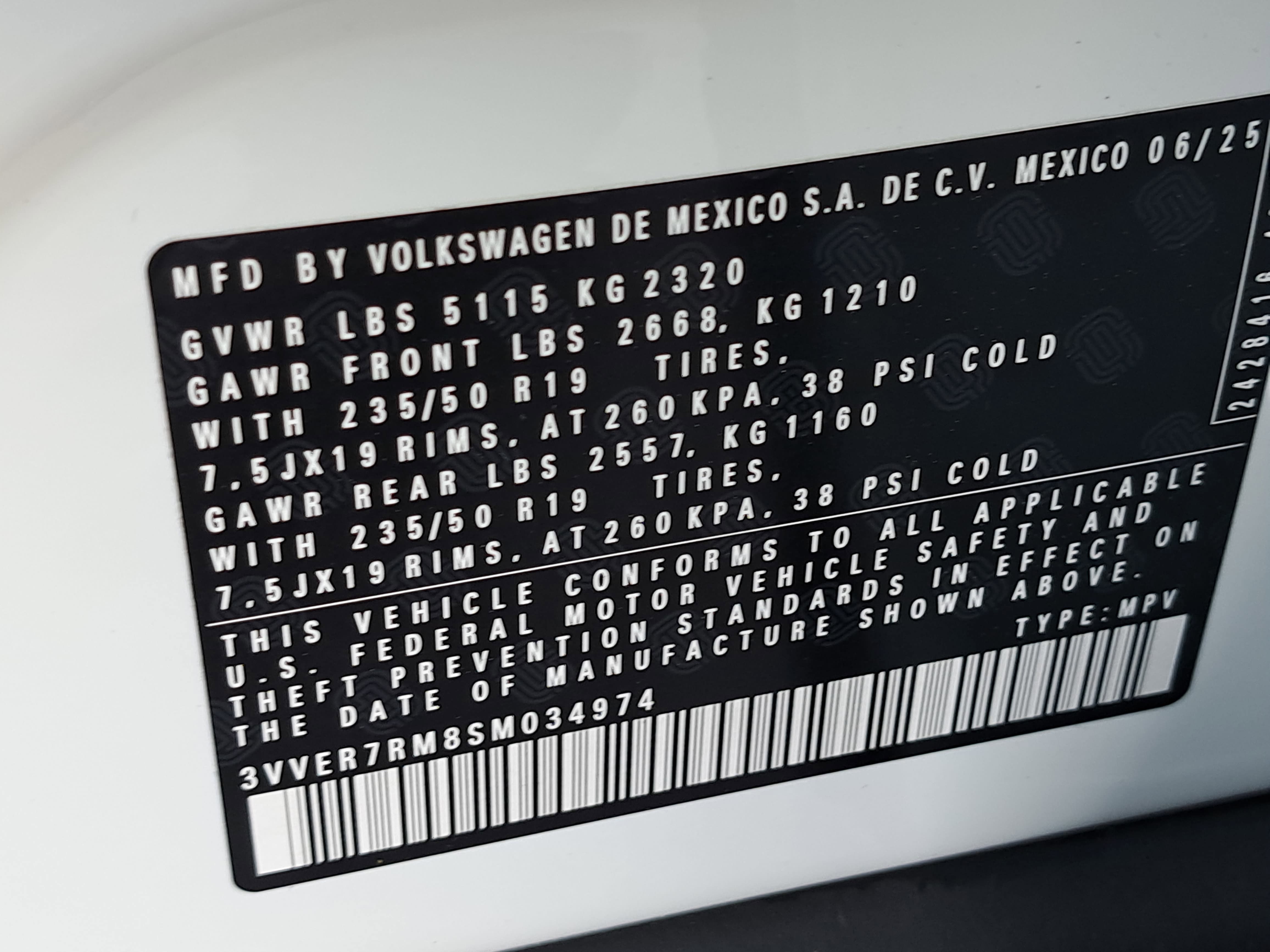 Used 2025 Volkswagen Tiguan SE AWD/4WD image 33