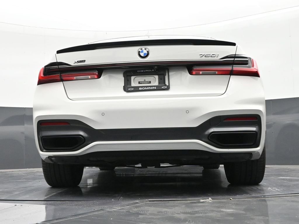 Used 2021 BMW 750i xDrive w/ M Sport Package image 23