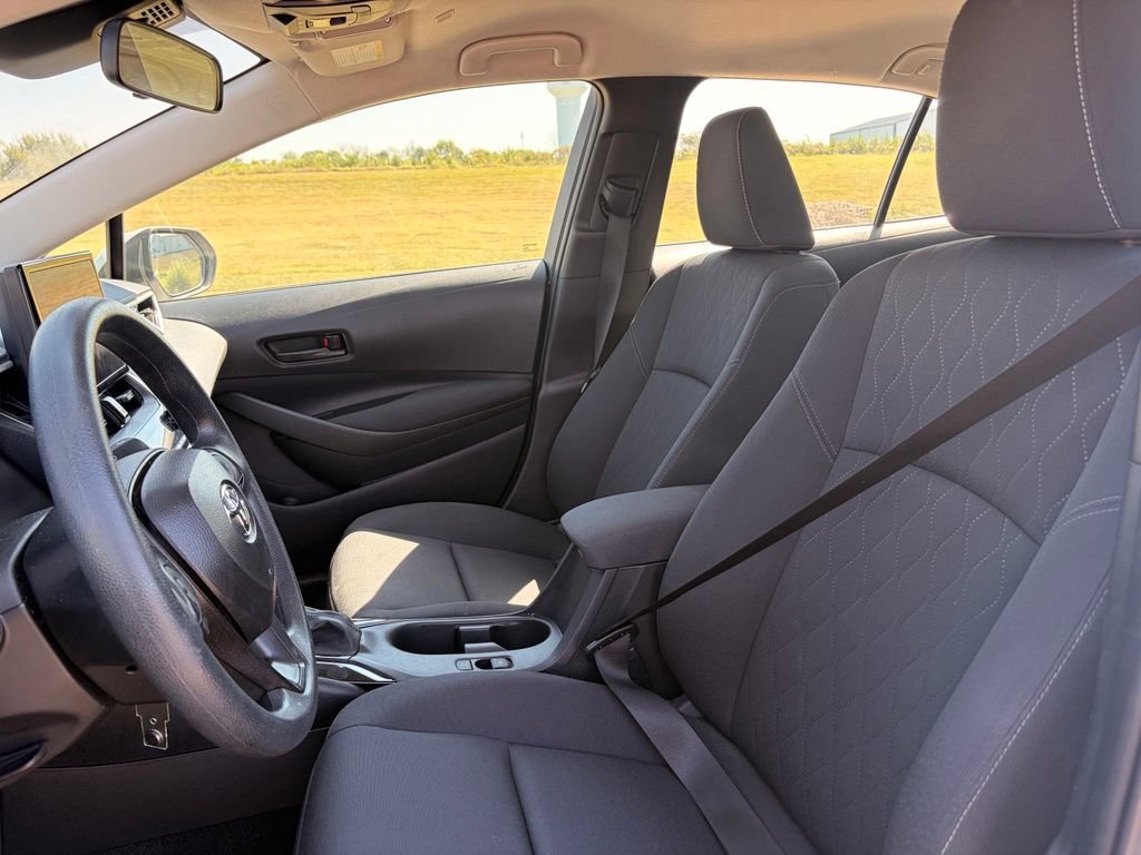 Used 2025 Toyota Corolla LE FWD image 5