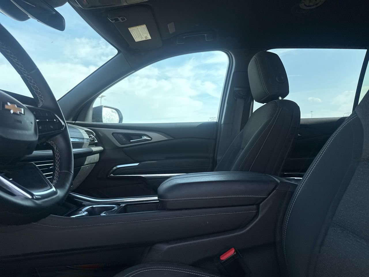 Used 2025 Chevrolet Traverse LT image 45