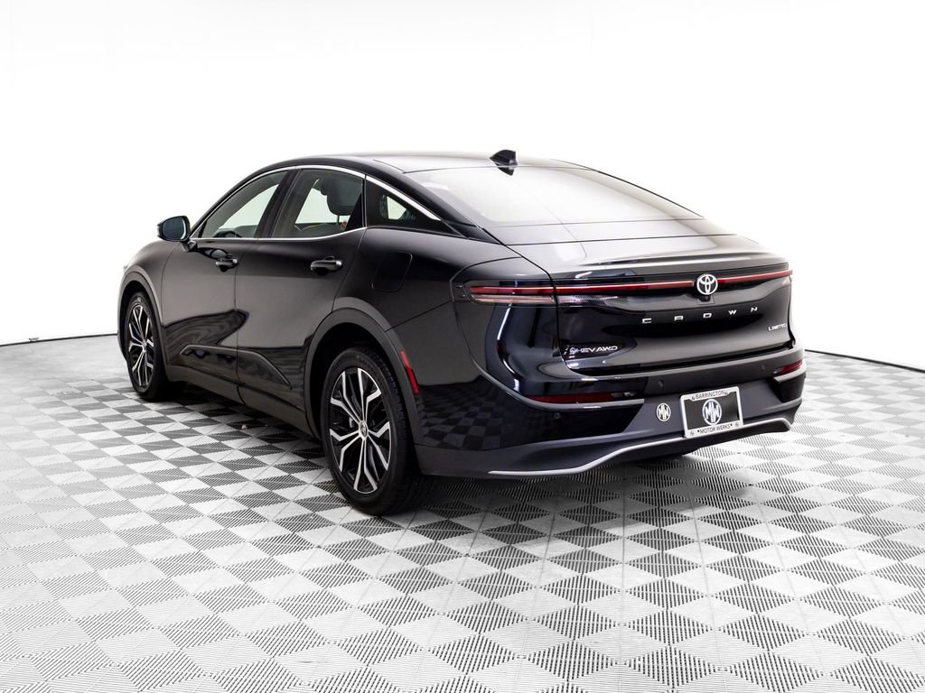 Used 2024 Toyota Crown Limited video 3