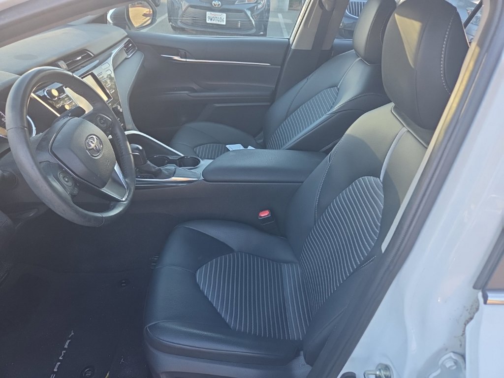 Used 2020 Toyota Camry SE w/ Carpet Mat Package FWD image 10
