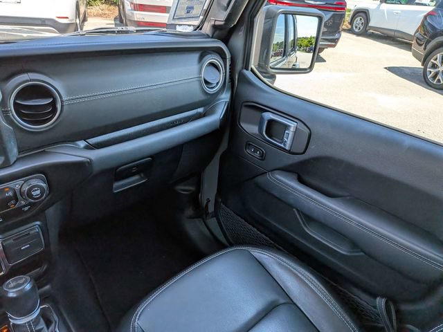 Used 2022 Jeep Wrangler Unlimited Sahara w/ Cold Weather Group AWD/4WD image 17