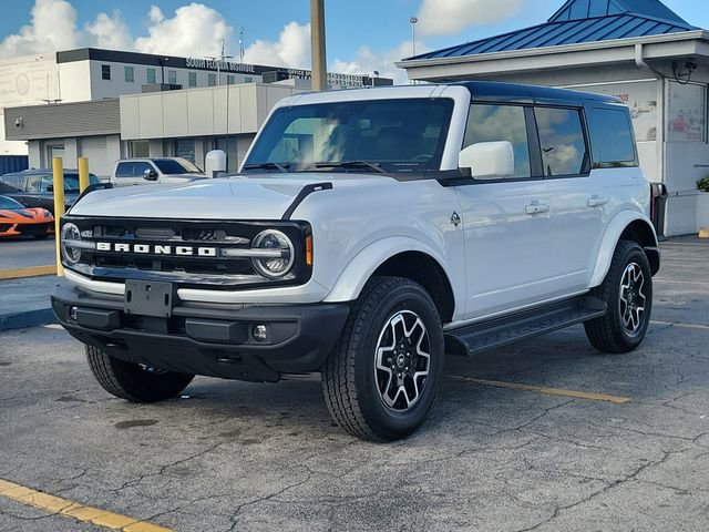 Used 2025 Ford Bronco Outer Banks image 2