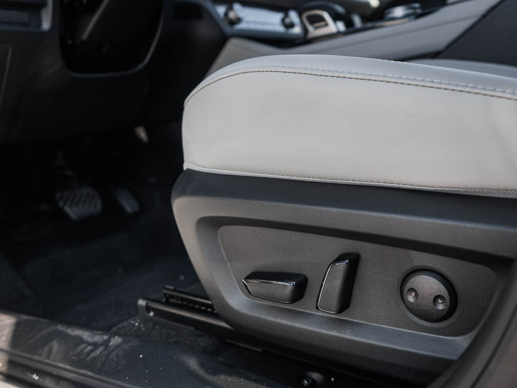 New 2026 Mitsubishi Outlander SE image 18