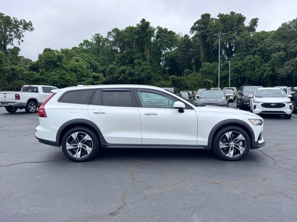 Used 2022 Volvo V60 T5 Cross Country AWD/4WD image 9