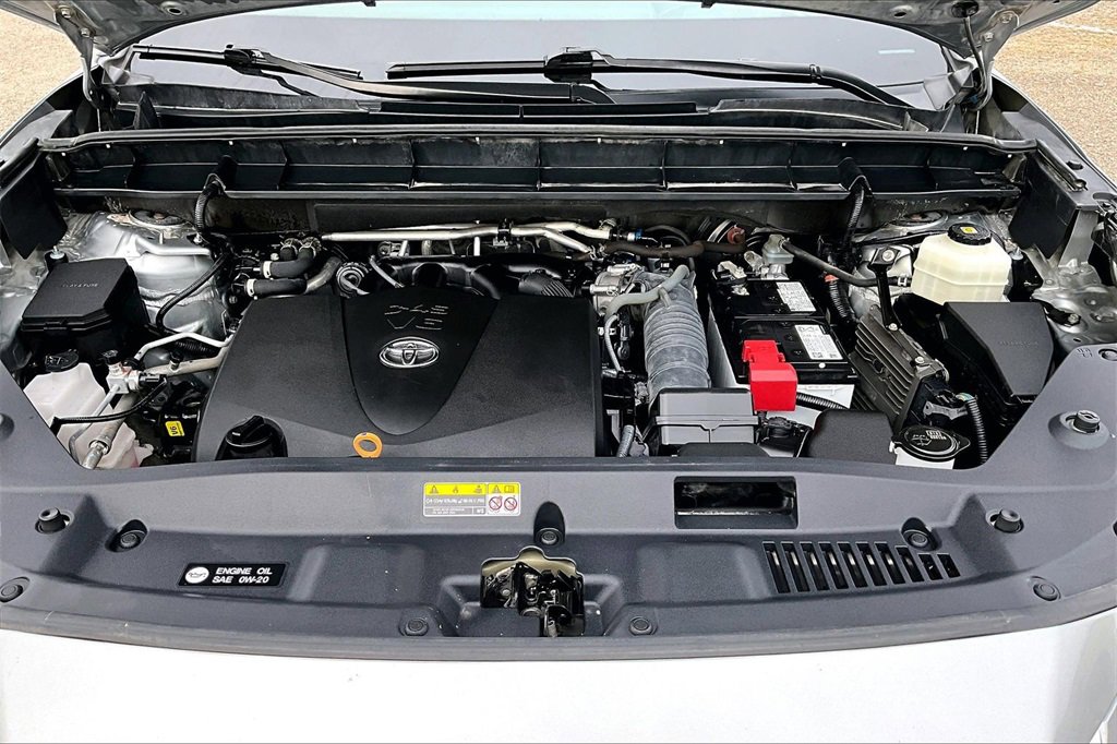 Used 2021 Toyota Highlander Platinum image 10