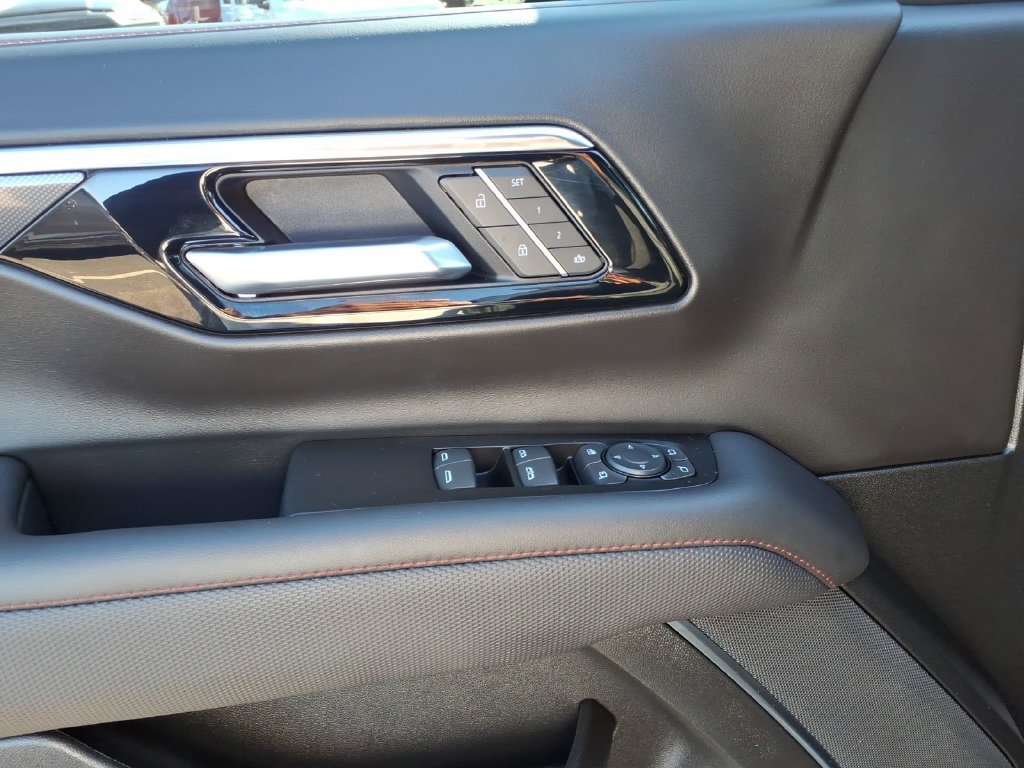 Used 2025 Chevrolet Tahoe RST w/ Comfort Package AWD/4WD image 4