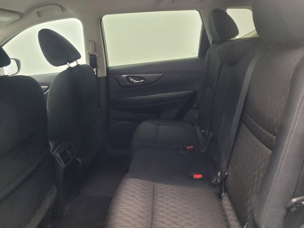 Used 2017 Nissan Rogue SV w/ Midnight Edition image 18