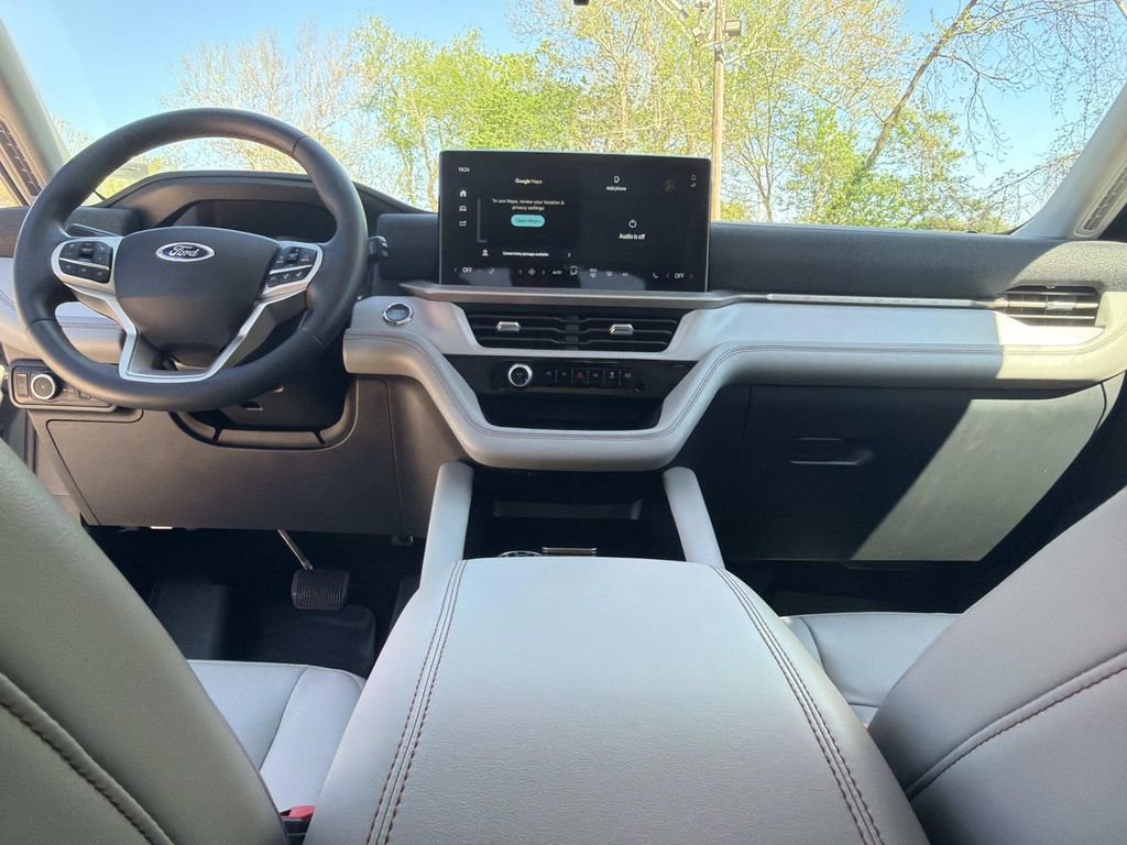 Used 2025 Ford Explorer Active w/ Active Comfort Package image 17