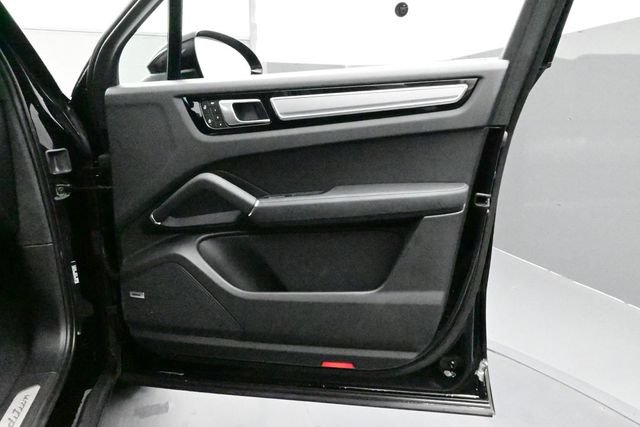 Certified 2022 Porsche Cayenne Platinum Edition AWD/4WD image 17