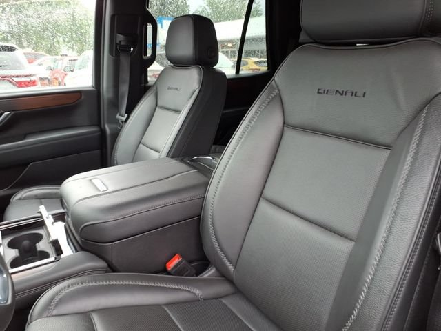 Used 2025 GMC Yukon Denali RWD image 17