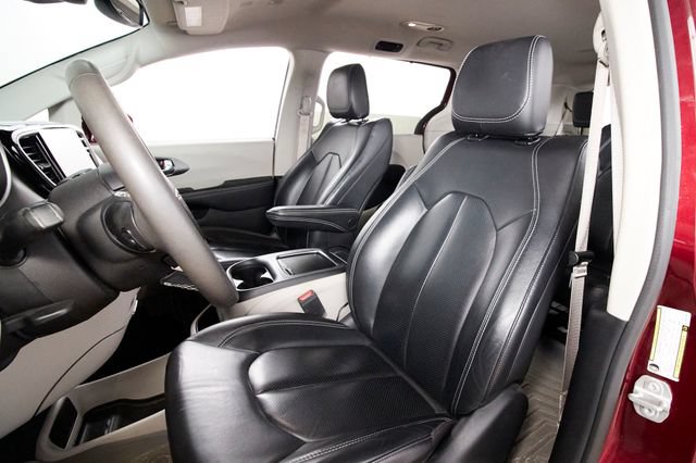 Used 2022 Chrysler Pacifica Touring-L AWD/4WD image 17