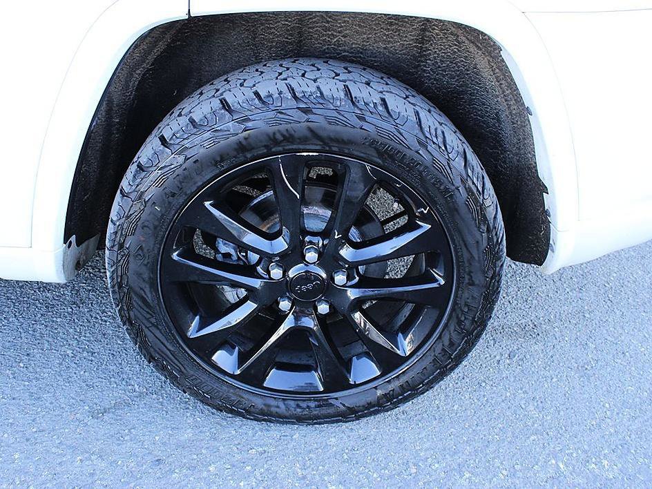 Used 2018 Jeep Grand Cherokee Altitude image 6